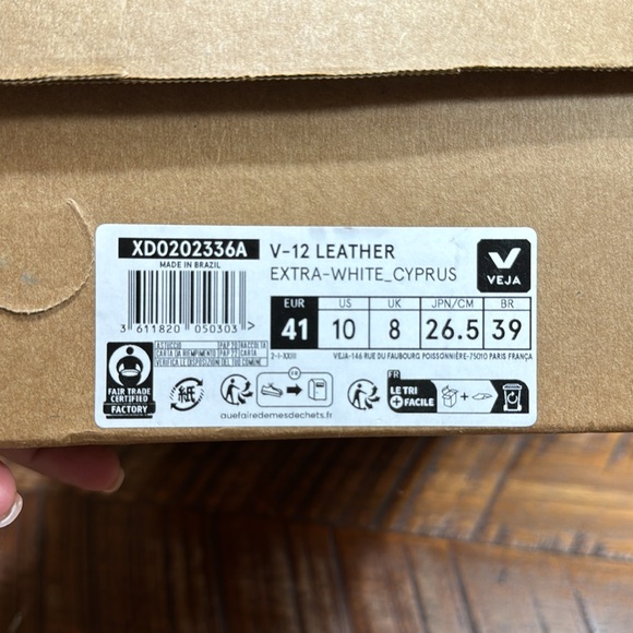 Veja V-12 Leather- Gender Inclusive- Extra White/Cypress - Picture 9 of 9